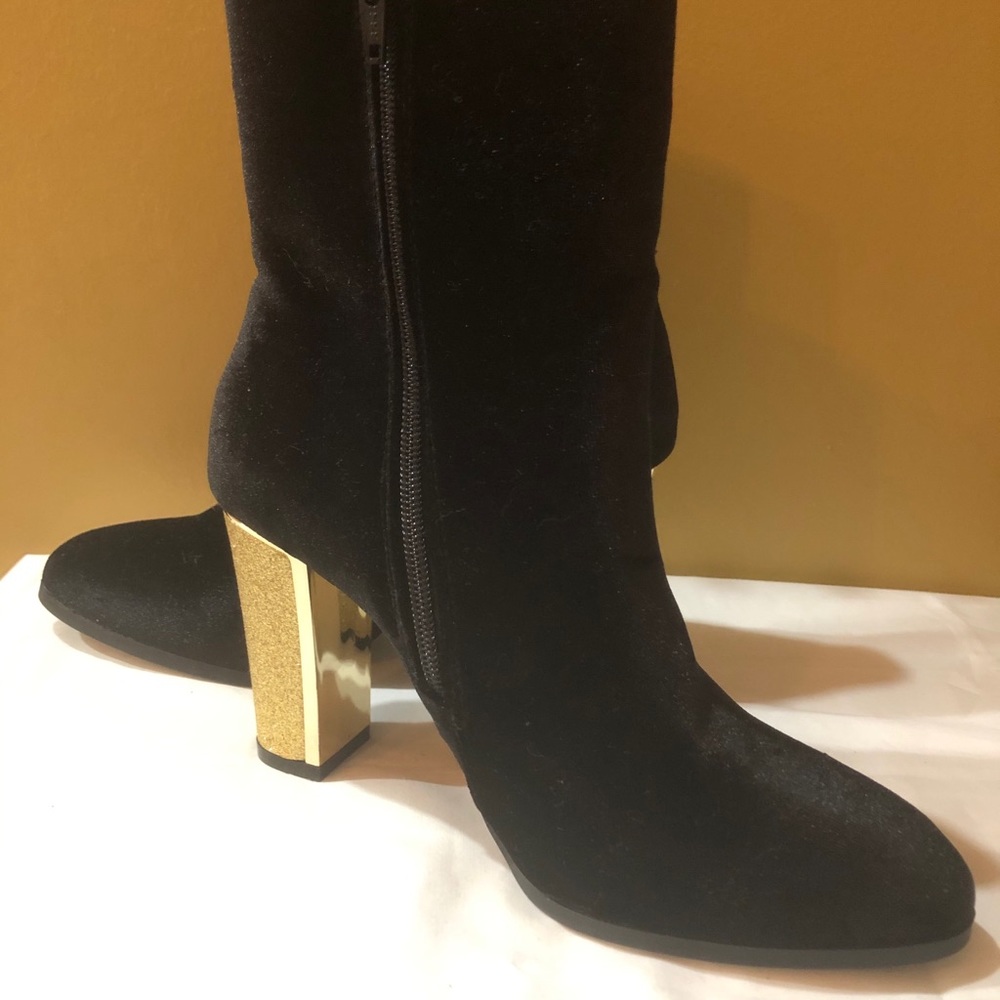 Velvet black boots with gold heel